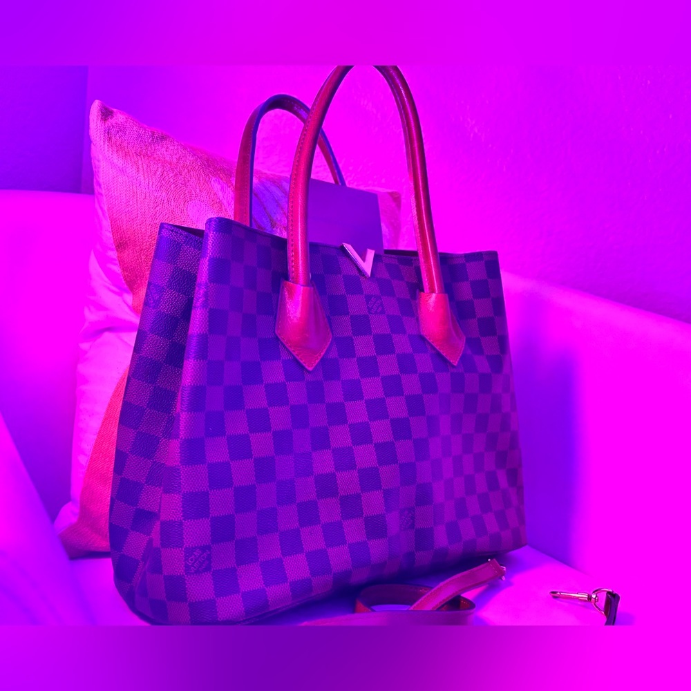 LOUIS VUITTON Damier Ebene Kensington, gently used!!!